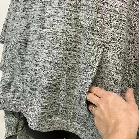 Athleta size small kangaroo pocket missing her drawstring very good condition - Picture 3 of 6